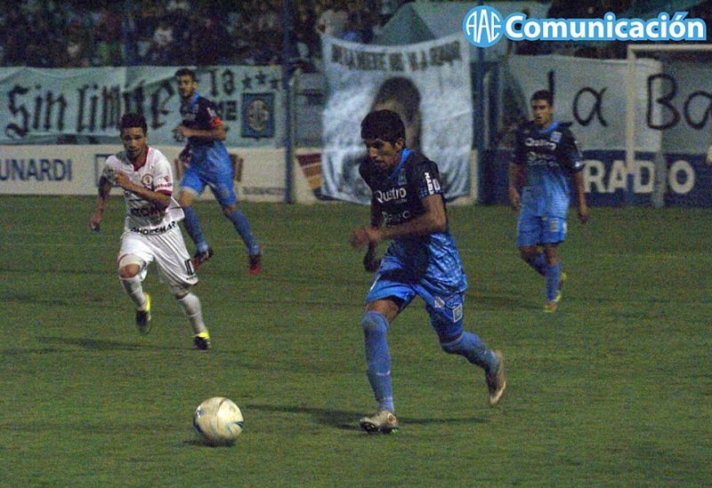 Estudiantes debutó ganando y el 