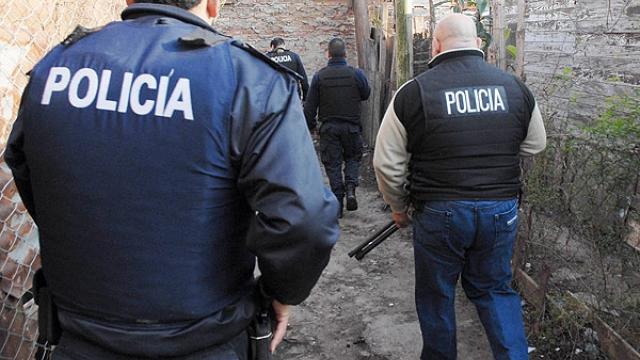 Detienen a una persona por presunto abuso a un menor. Detienen a una persona por presunto abuso a un menor.