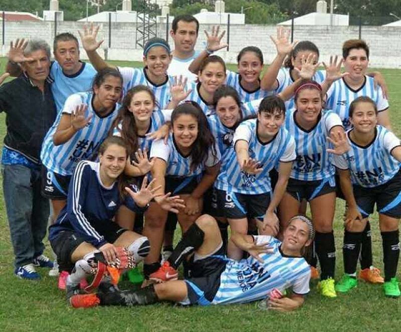 Las Chicas de San Martín debutaron en el fútbol oficial con una goleada.