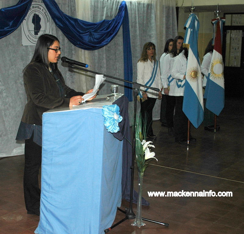 El Instituto de Formación Docente, presentó sus Banderas de Ceremonias.