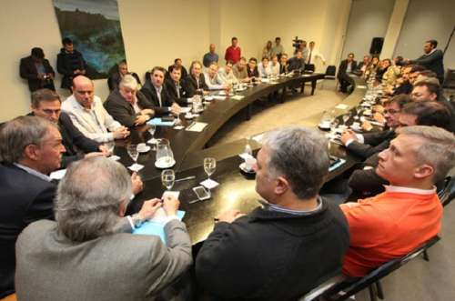 La Provincia acordó con los Municipios por la Coparticipación.