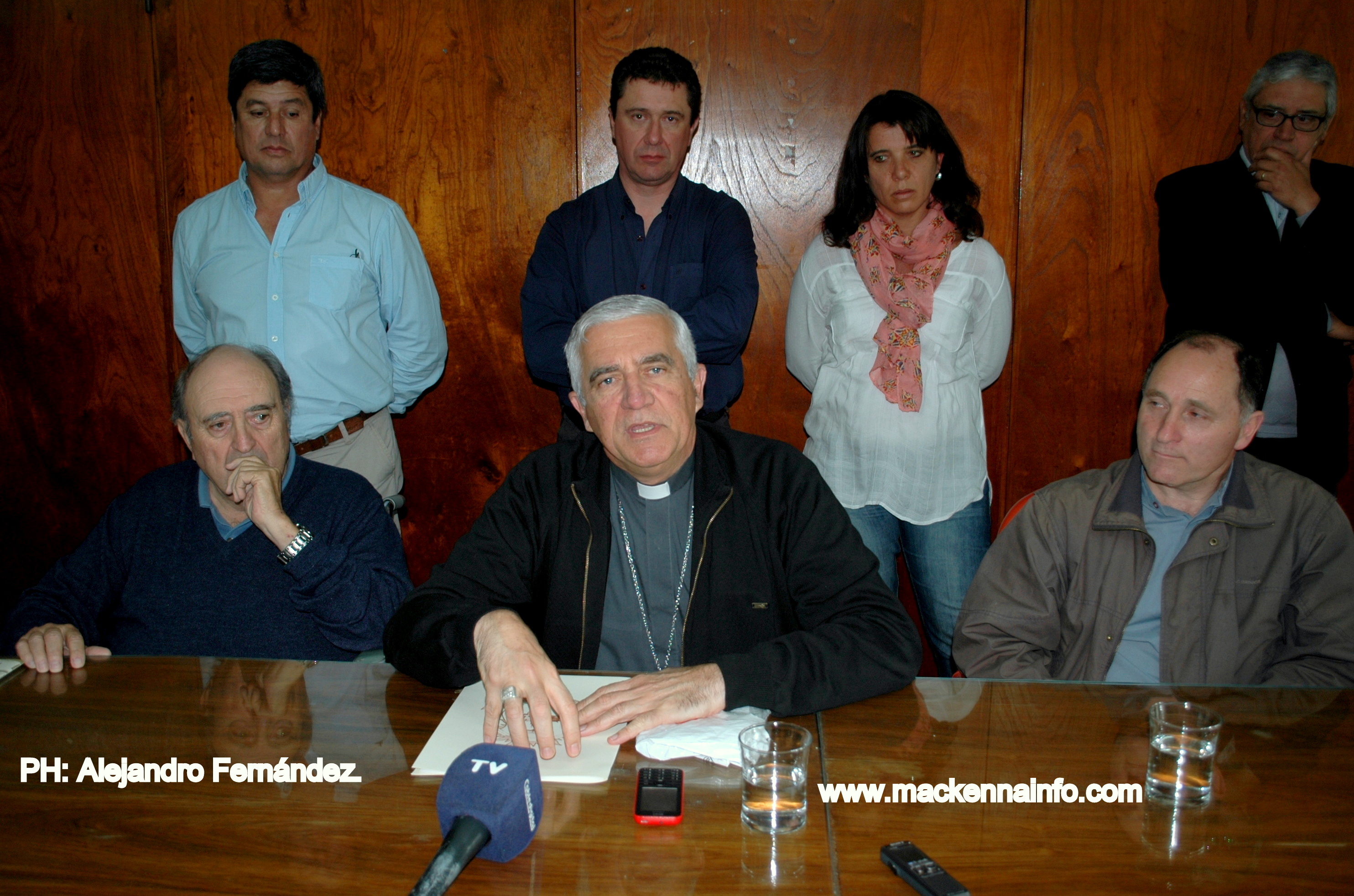 Mackenna disfruta la grata visita del Obispo Adolfo Uriona. Mackenna disfruta la grata visita del Obispo Adolfo Uriona.