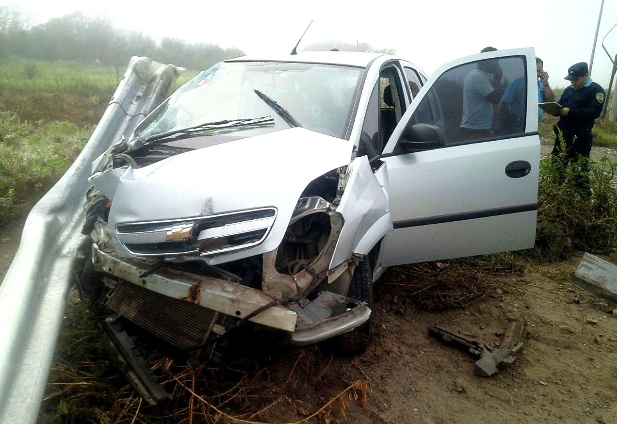 Un tren colisionó con un auto en el cruce de la Ruta Nacional 35 en cercanías de Mackenna.