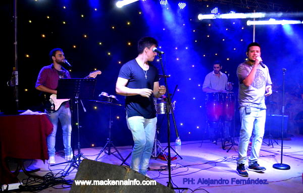 El grupo bailantero  Algo Parecido cerró el Ciclo Música en la Plaza 2017.