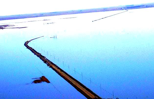 Cortaron otra vez la Ruta Nacional 7 a la altura de la laguna La Picasa.