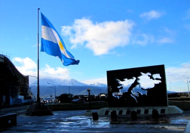 35º Aniversario del desembarco de las Tropas Argentinas en Malvinas.
