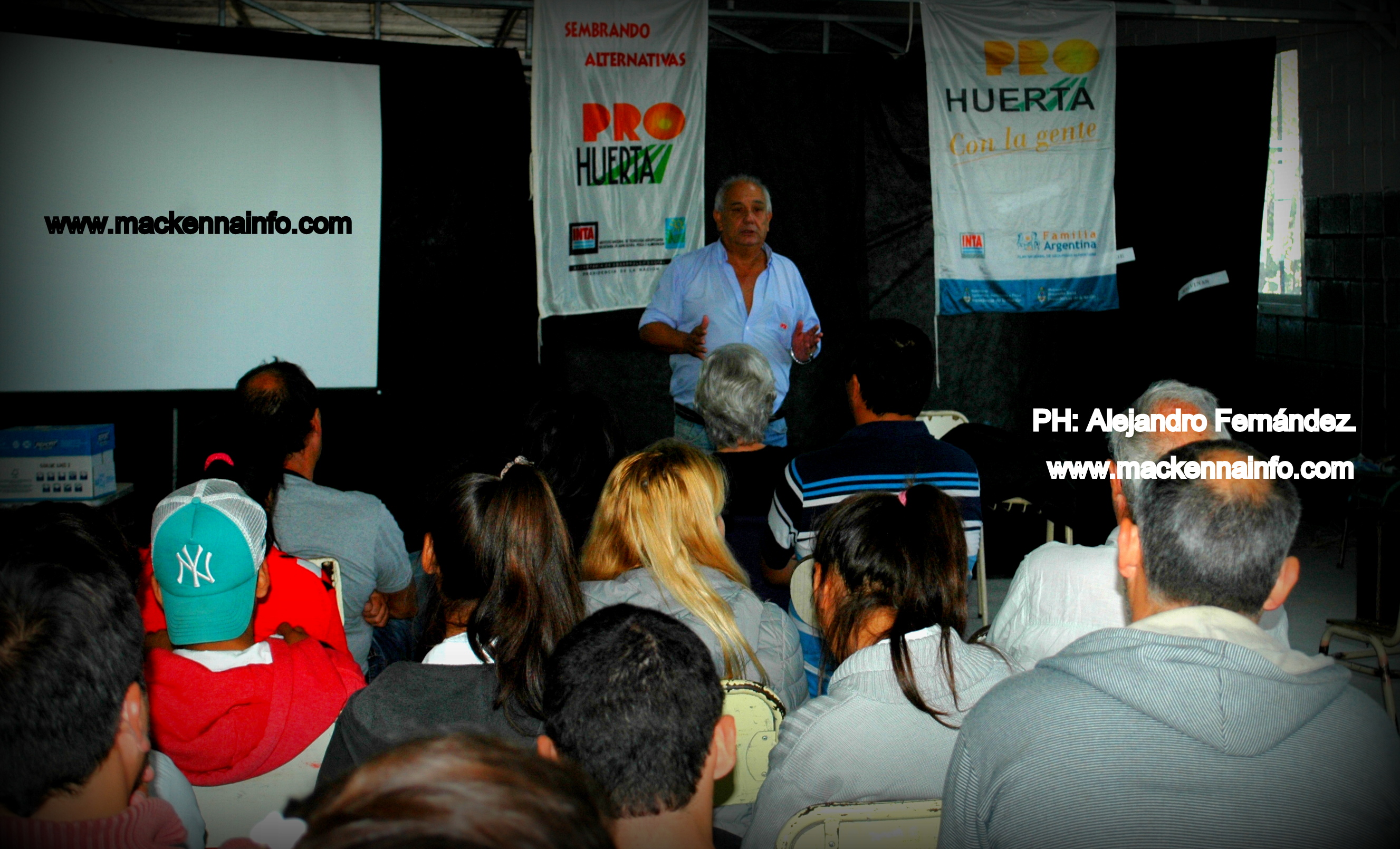  Charla sobre producción de alimentos.
