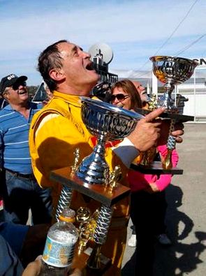 Mario Serravalle, un emblema del automovilismo local, volvió a las pistas.