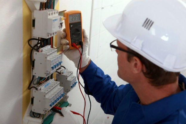 Reunión con electricistas.