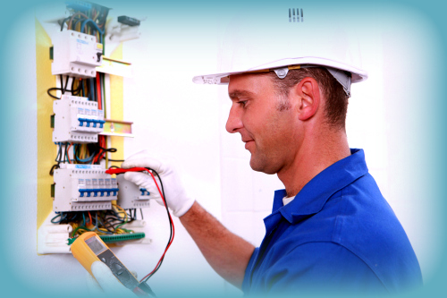 Comienza el Curso destinado a Electricistas.