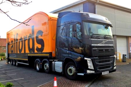 Los camiones no podrán circular por las calles asfaltadas.