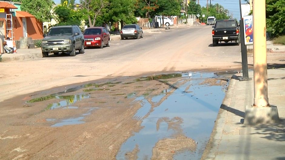 Prohibido arrojar aguas servidas a la vía pública