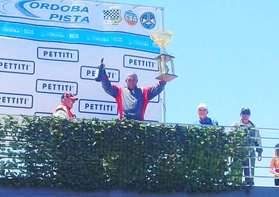 Gran victoria del piloto mackennense Beto Cuervo