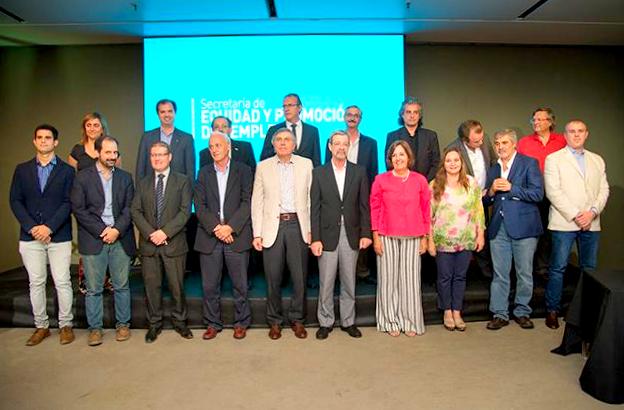 Se presentó “Aula Mamá”, un programa de reinserción escolar para madres adolescentes