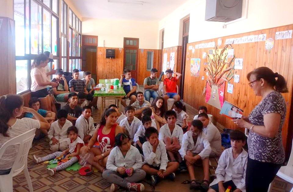 Los Jóvenes de Francisco por las escuelas