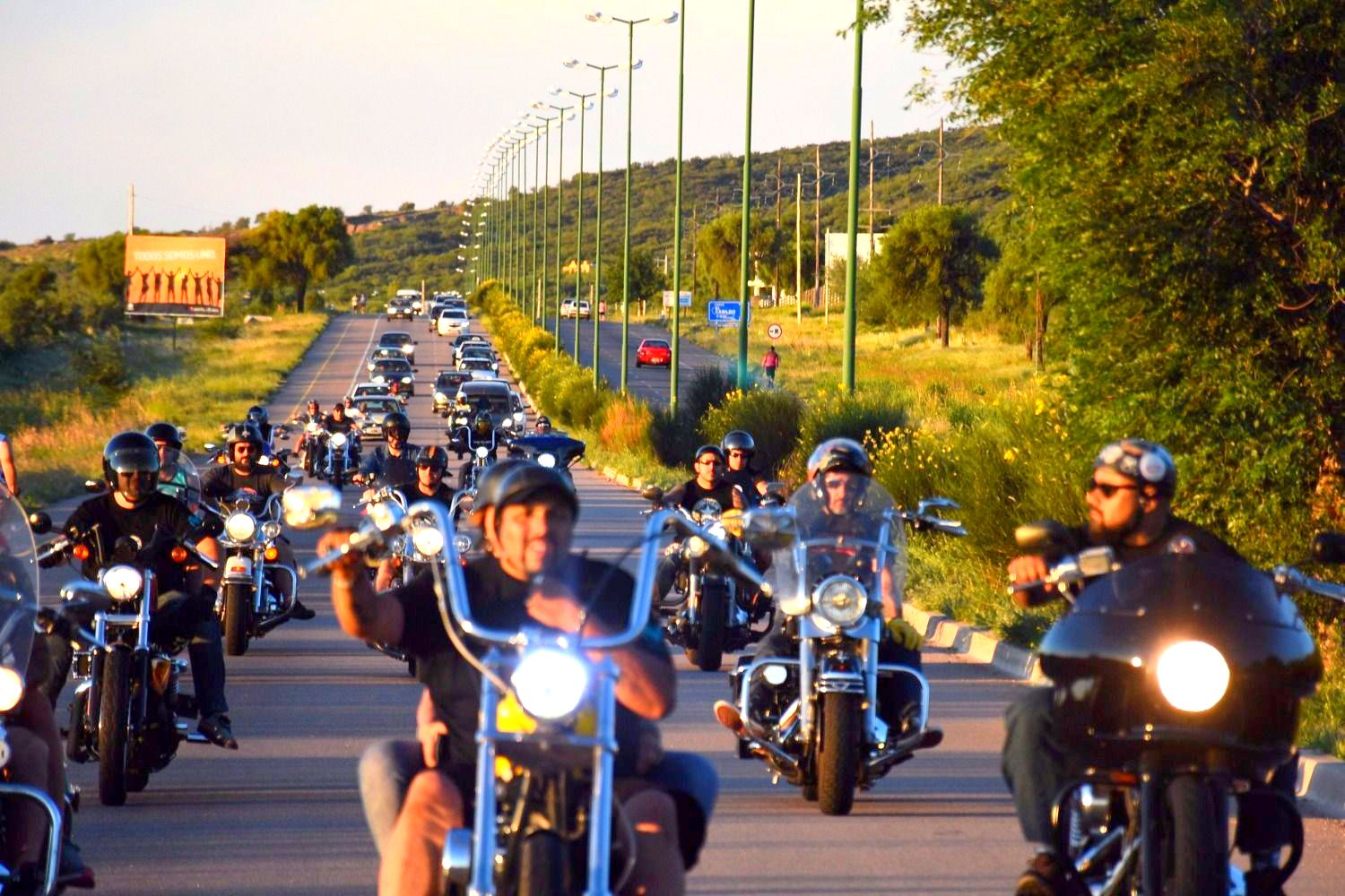 Cientos de Harley Davidson se pasean por San Luis