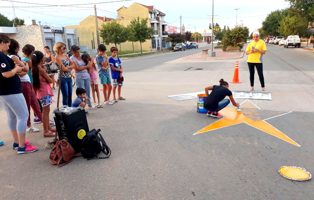 Pintan Estrellas Amarillas en Mackenna