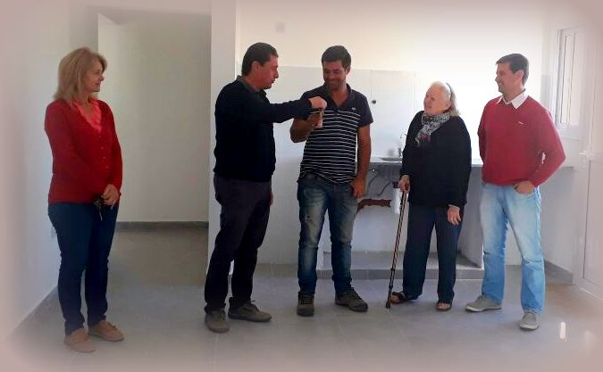 La Municipalidad de Mackenna entregó una nueva vivienda