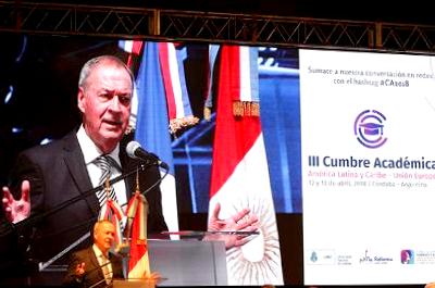 Schiaretti participó del cierre de la III Cumbre Académica