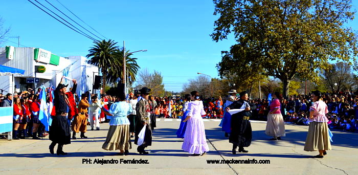 Una multitud participó en el acto del 25 de Mayo