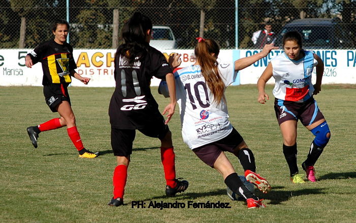Las Barbies Celestes golearon en el Parque y treparon al podio de la Zona Sur