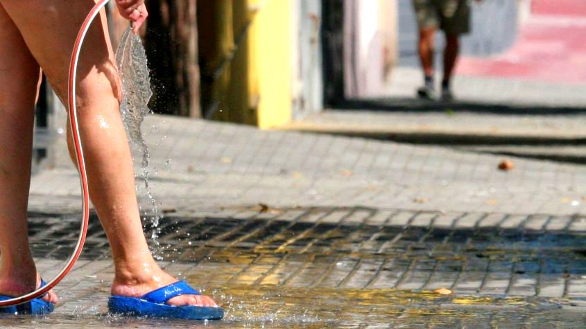 Nuevos horarios para lavar las veredas