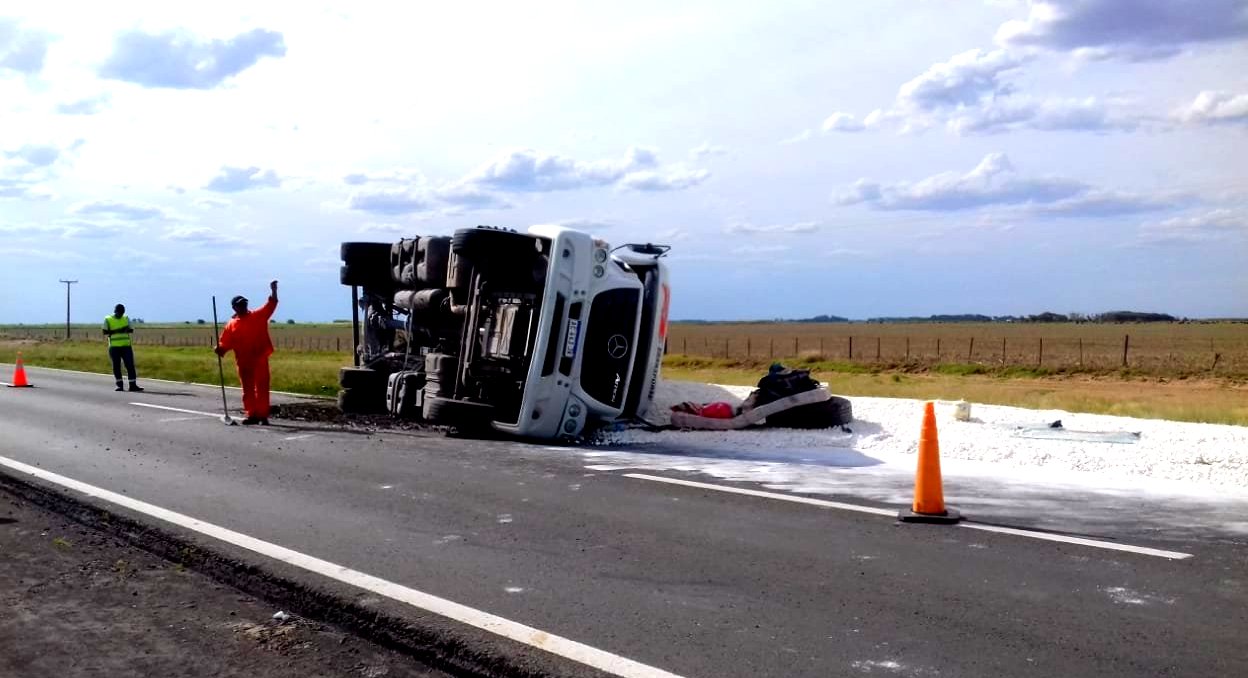 Un camión volcó en cercanías de Washington