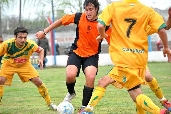 El goleador Andrés Bressan se sumó al plantel de San Martín de Mackenna