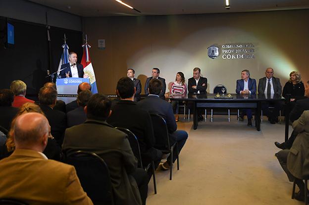 Schiaretti presentó el Plan cordobés de radicación de médicos en el interior