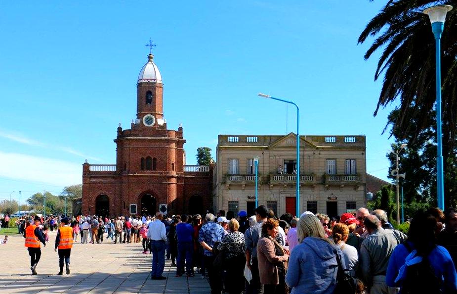 Una multitud de fieles celebró al Cristo de la Buena Muerte en Reducción