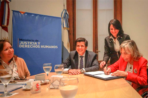 Digitalizarán actas de la dictadura para buscar a los nietos desaparecidos