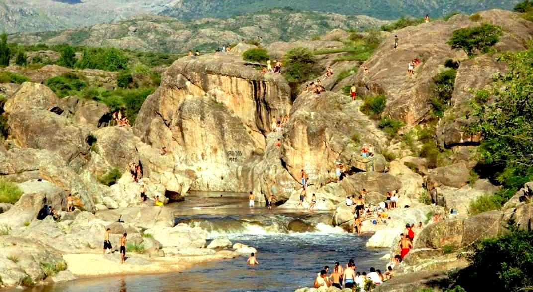  El río Mina Clavero, una de las 7 maravillas naturales de la Argentina