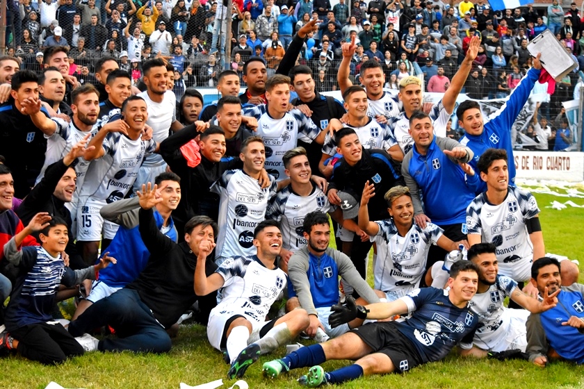 Atenas venció por penales a Acción Juvenil y se metió en la final de la Región Centro