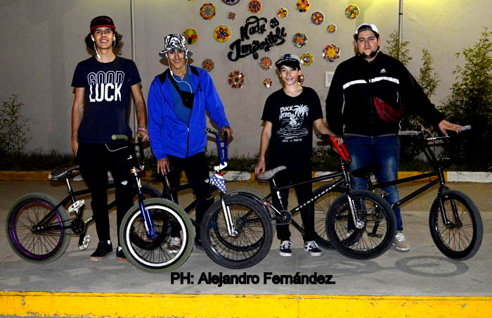  Estos pibes piden pista