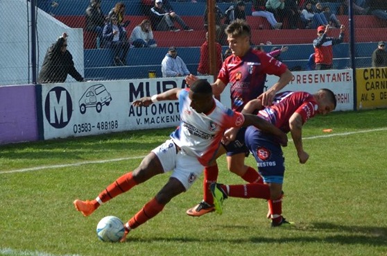 Belgrano perdió ante Toro, pero sigue como único puntero