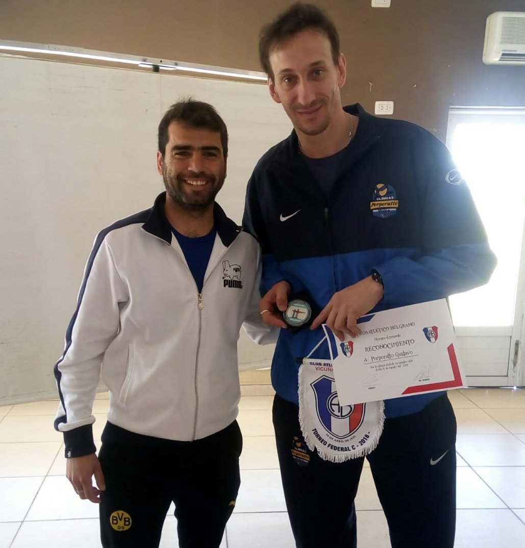 Clínica de voley en el Club Belgrano