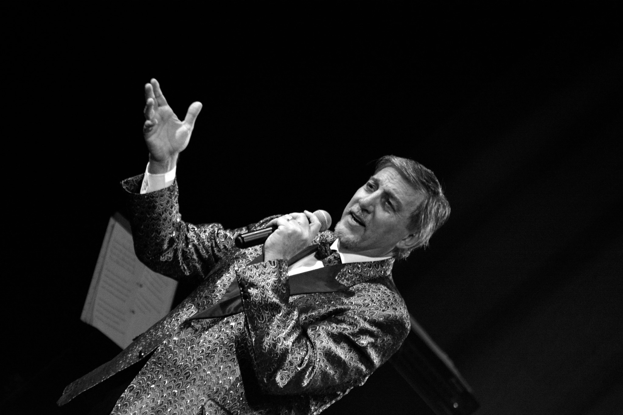 La actuación de Osvaldo Simone será este viernes 13