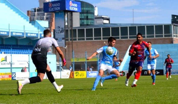 Estudiantes y Belgrano igualaron en el primer duelo disputado en el Candini