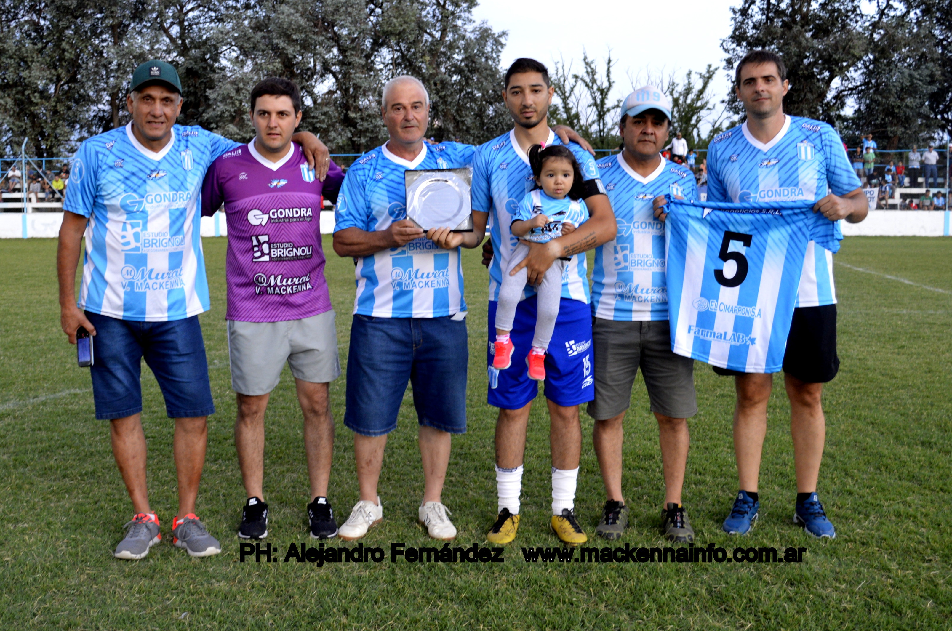 Copa de Verano: Merecido reconocimiento al ex jugador Hugo Ferraro