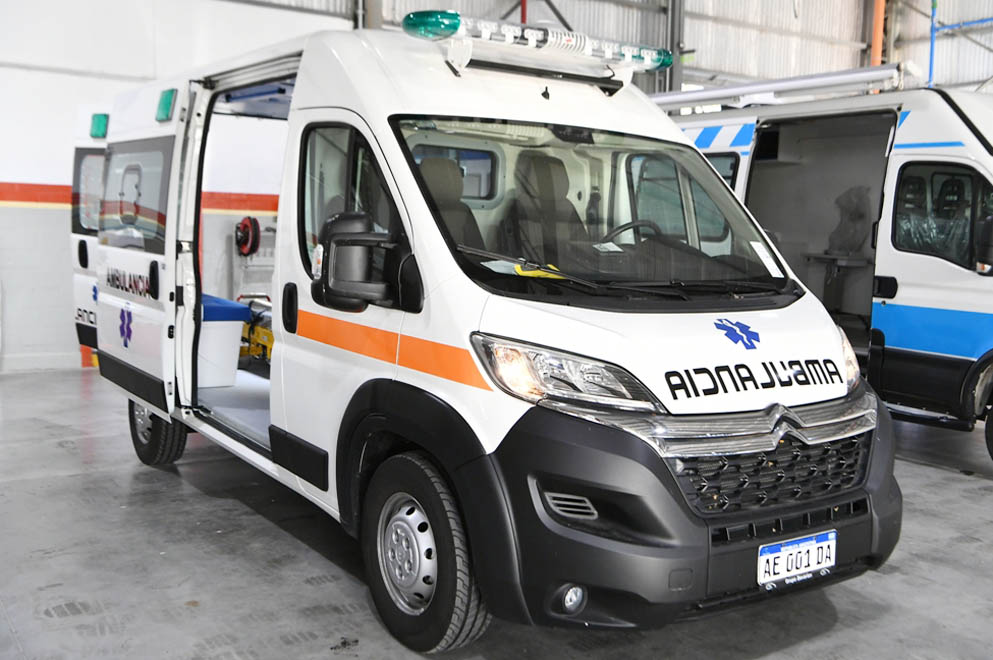 La Provincia ya entregó seis ambulancias de alta complejidad en el interior