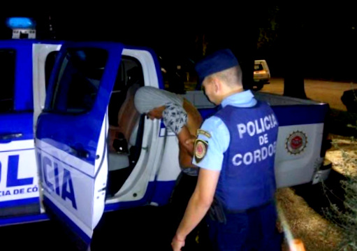 Sábado de merodeo; la policía de Mackenna detiene a dos sujetos en actitud sospechosa
