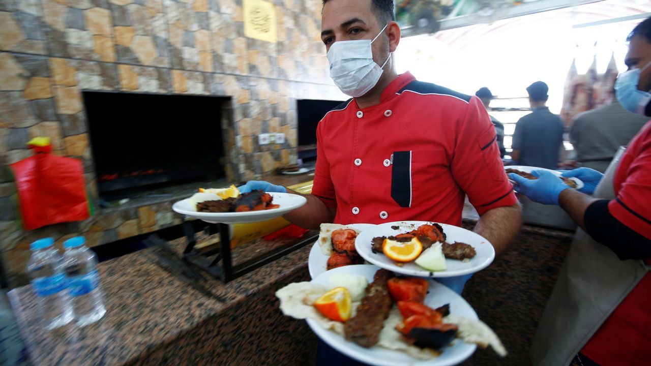 Este fin de semana largo, podrán reabrir los bares y restaurantes de Mackenna