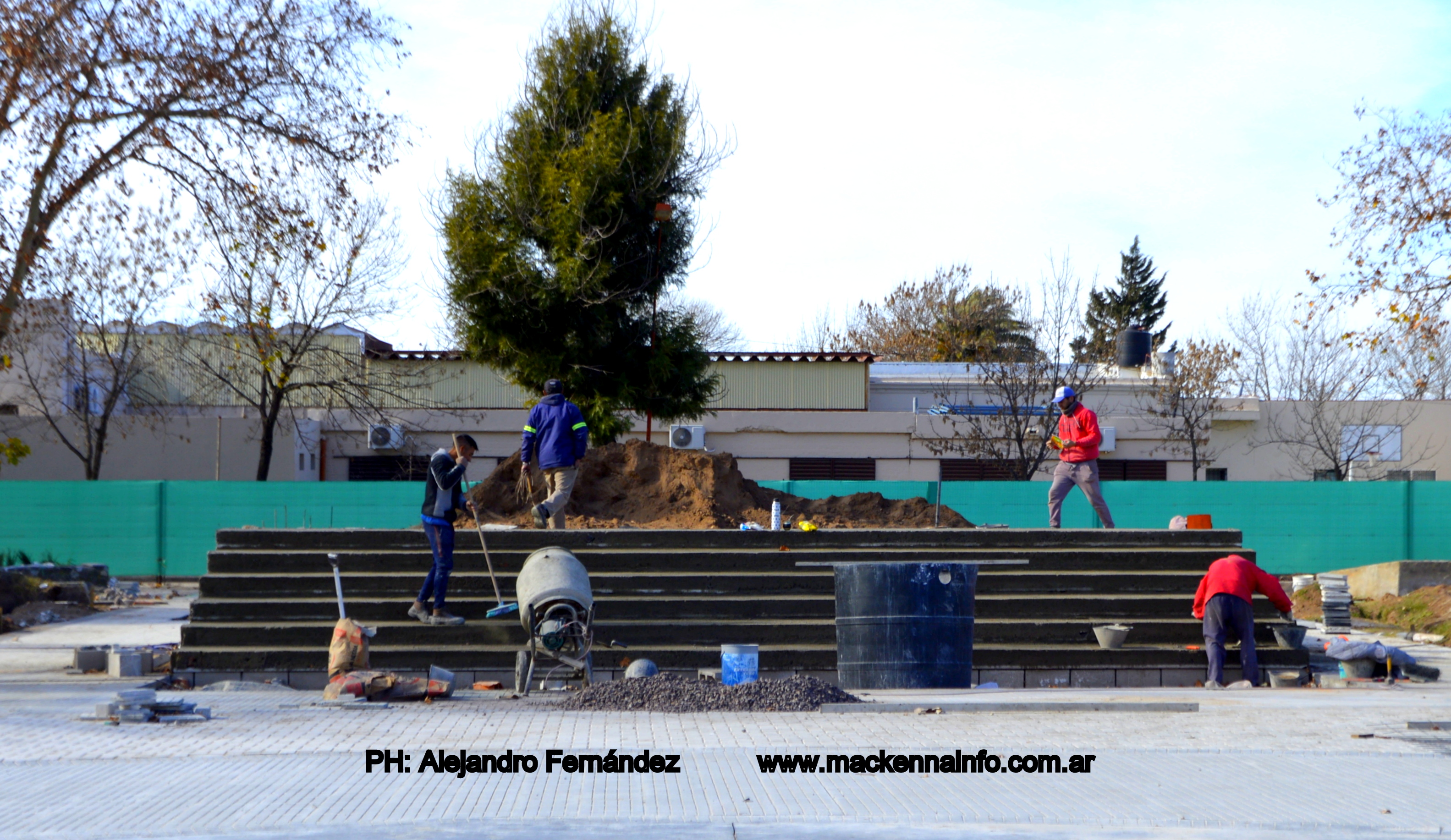 La remodelación de la Plaza Domingo Faustino Sarmiento va tomando forma
