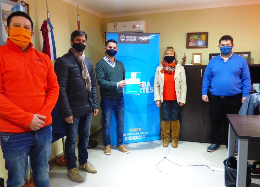 Los clubes de Mackenna, Velocidad y Belgrano recibieron la ayuda del Gobierno Provincial