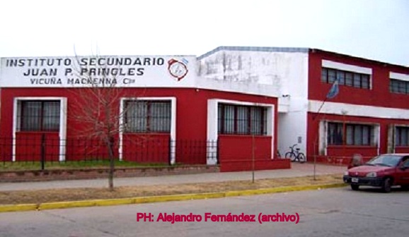 El Municipio de Mackenna emitió un comunicado de prensa relacionado con la foto de la promo del Instituto Pringles