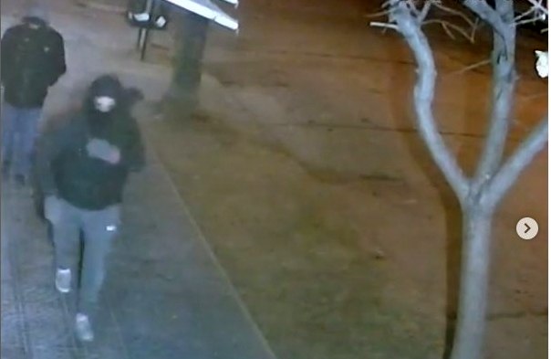 Violencia pura en Mackenna; tres delincuentes intentaron ingresar a una vivienda ubicada en pleno centro, utilizando elementos explosivos