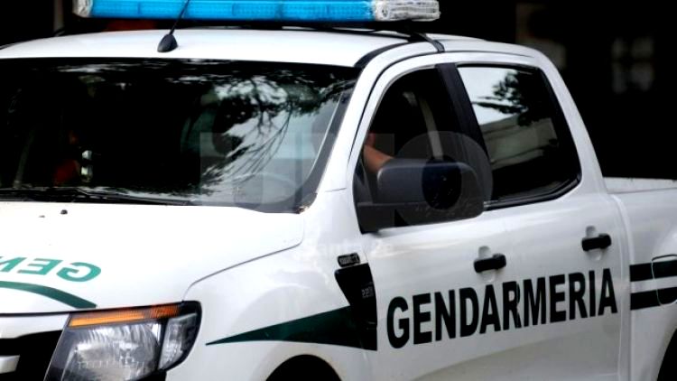 Personal de Gendarmería Nacional y del Ejército Argentino se encuentran en Mackenna, patrullando la ciudad
