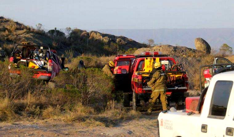 Bomberos de otras provincias se suman para combatir incendios en las sierras