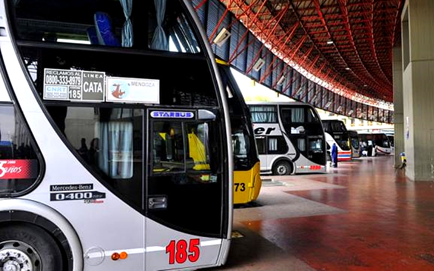 Con protocolos del COE, regresan vuelos y colectivos de larga distancia
