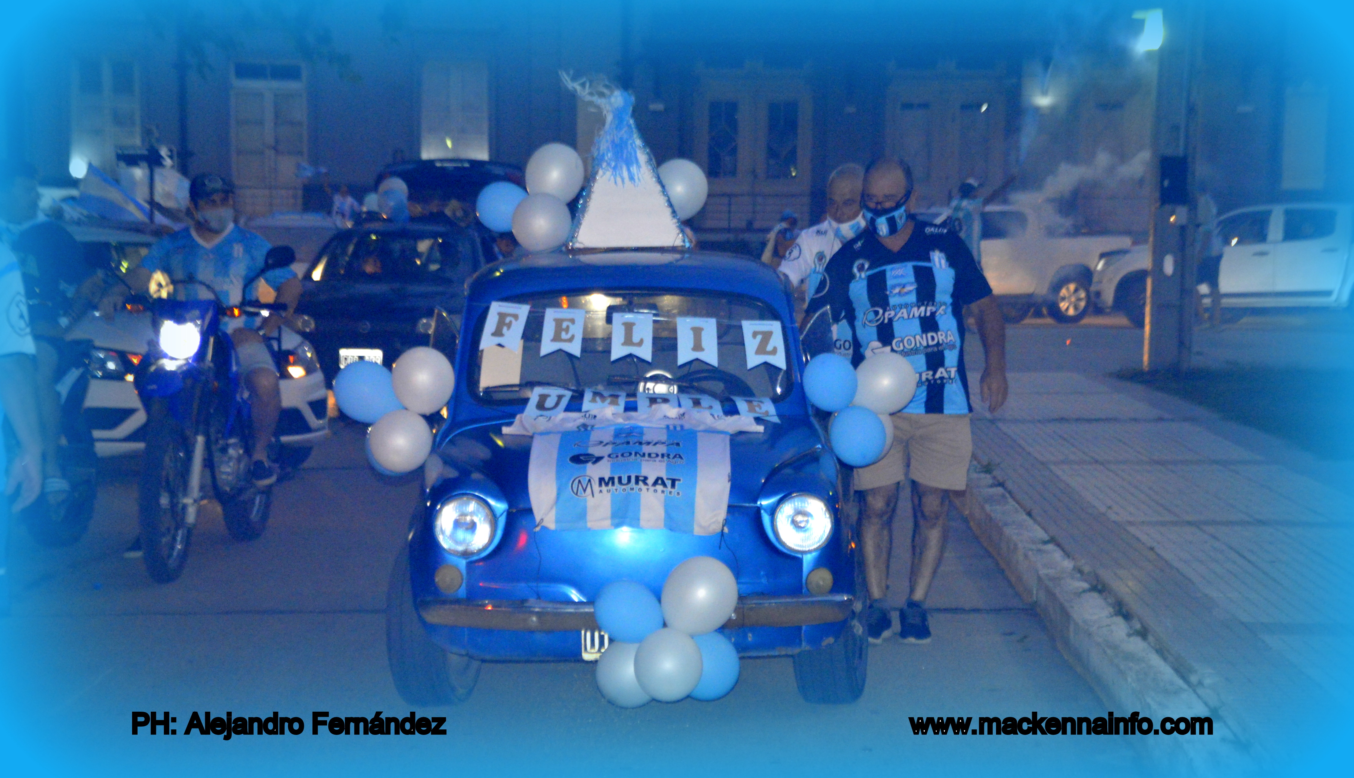 San Martín celebró sus 100 años ininterrumpidos con una sencilla pero ruidosa caravana teñida de celeste y blanco